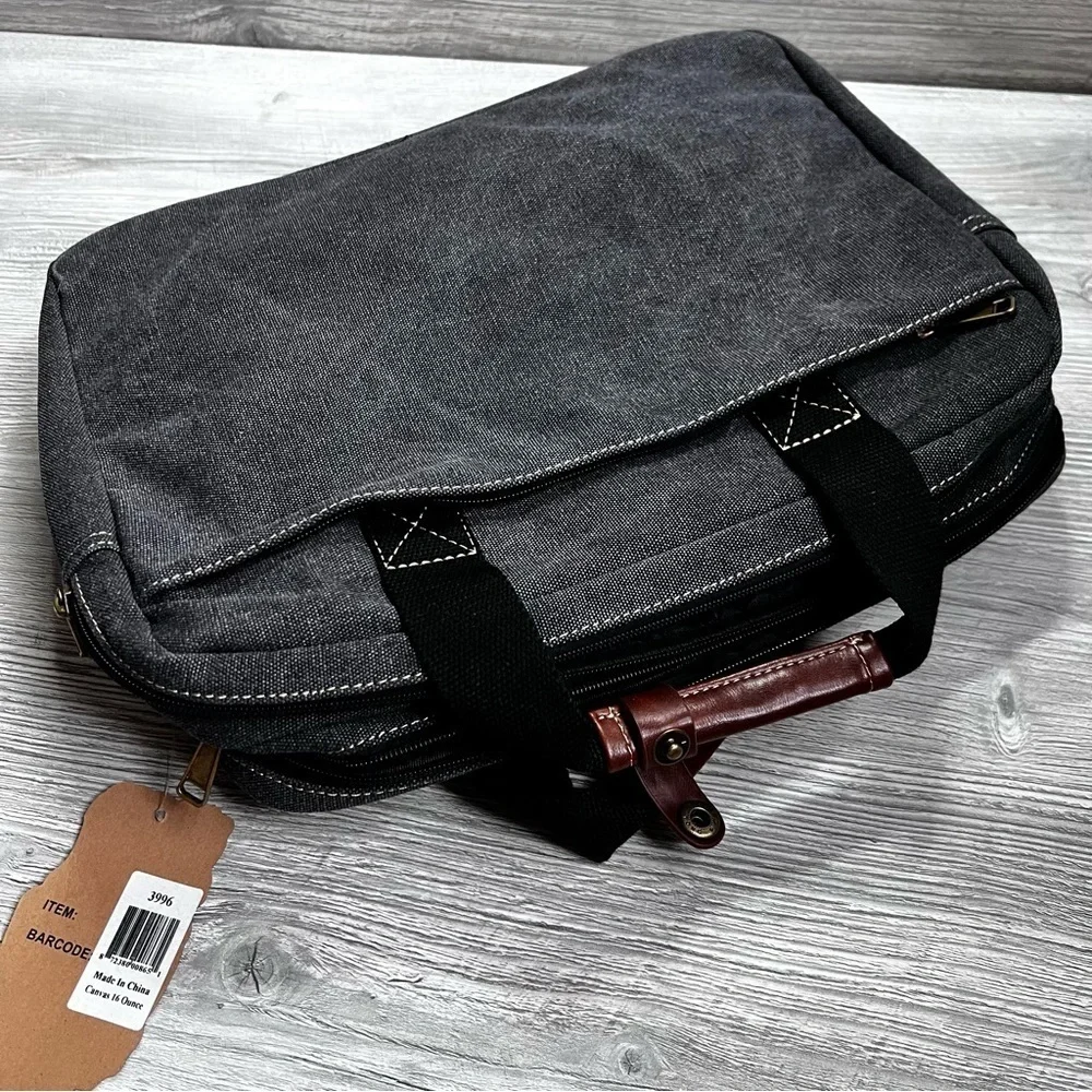 NWT The Prairie Schooner canvas measenger bag. Shoulder and hand straps. Laptop